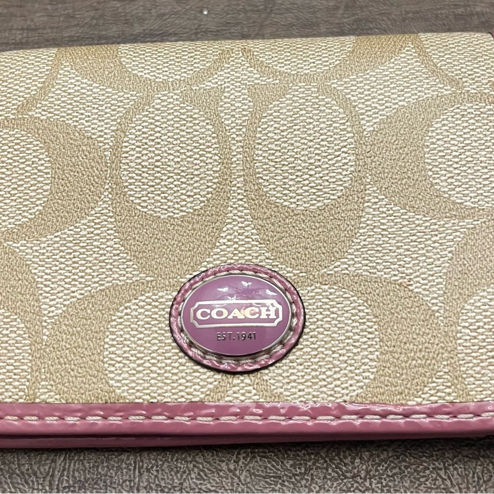 GREAT COACH KHAKI LOGO CARD CASE WALLET WITH ROSE OR PURPLE TRIM.